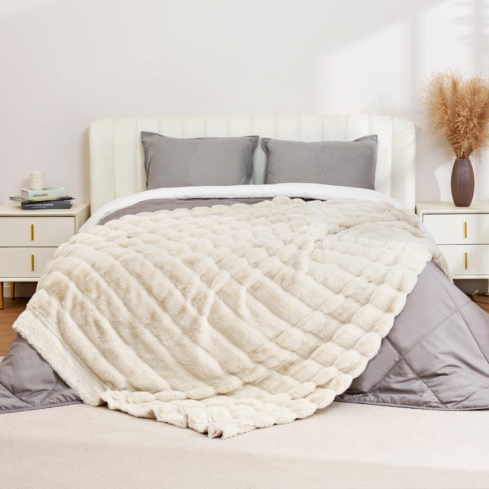 Radiant Fur Bliss Quilted Blanket NCU0DV1646