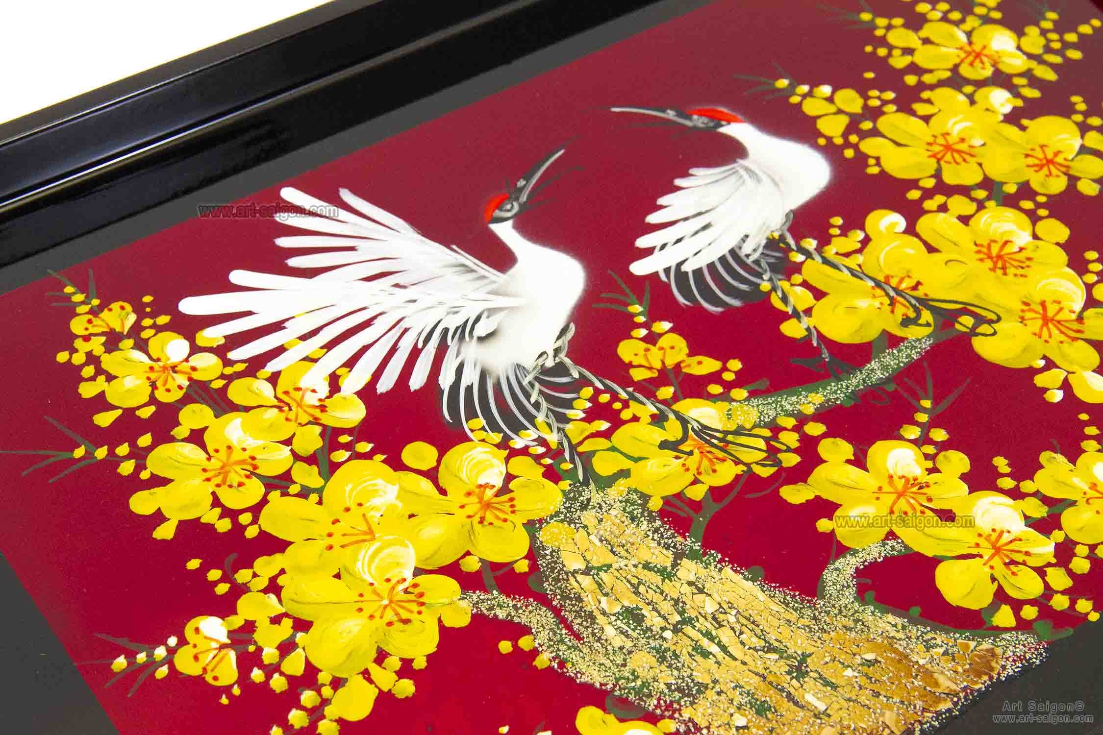 Plateau en Bois Laqué Rouge et Noir “Grues et Fleurs de Cerisier”, Fait Main, L39 x 28cm - Plateau de Service avec Poignée - Artisanat du Vietnam et Déco Asiatique (S39-4959-39)