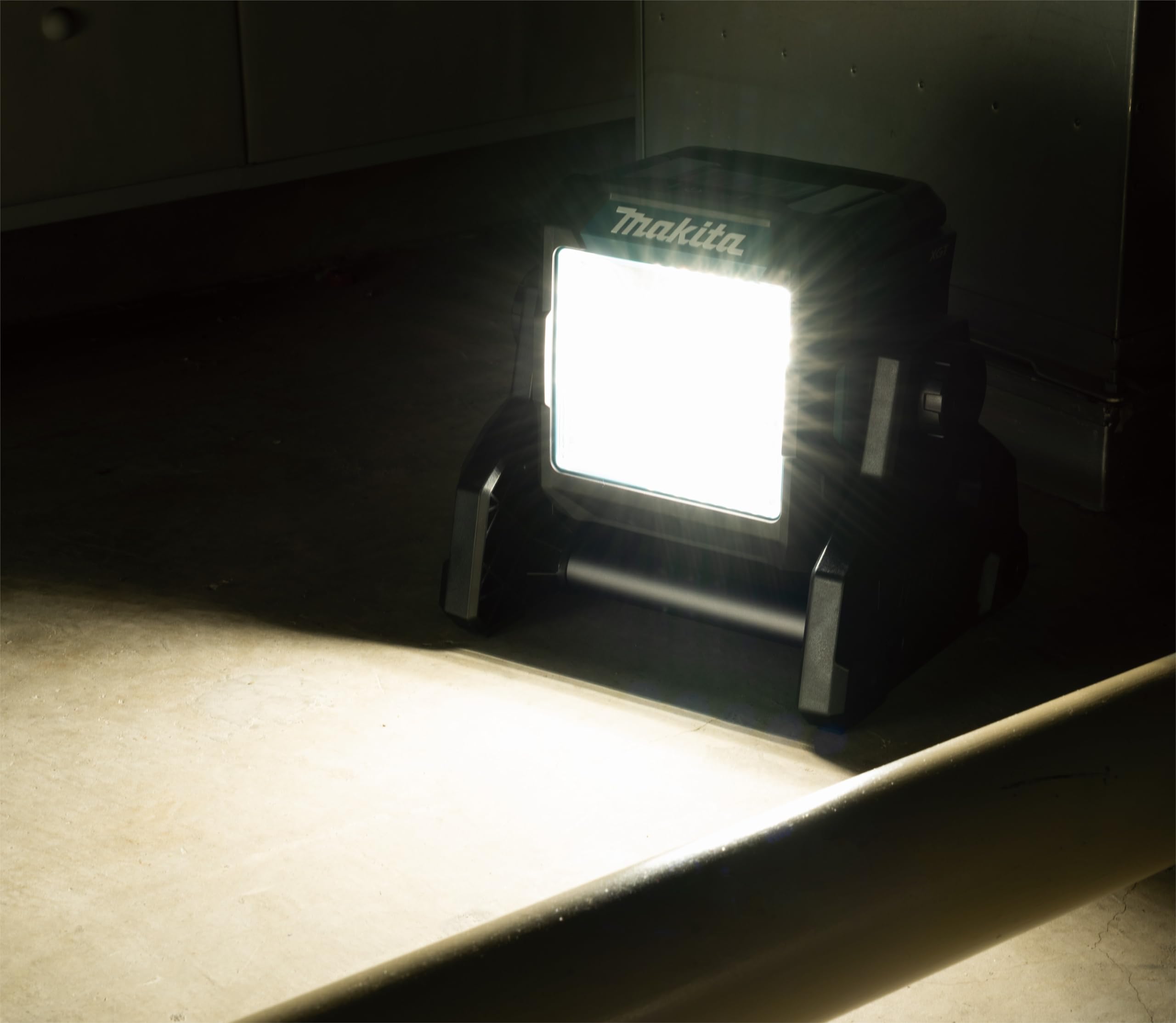 Makita ML003G 40V Max Li-ion XGT LED Luce da lavoro - Batterie e caricabatterie non inclusi