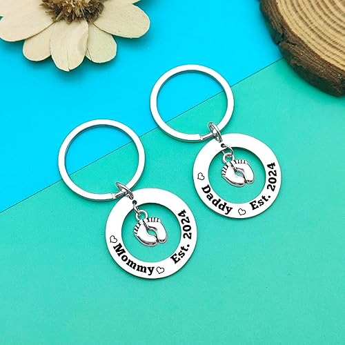 Miniatura 5 de Regalos de anuncio de embarazo para papá y mamá Est 2023 Juego de llaveros para nuevos padres, regalo por primera vez, regalo para papá y mamá,