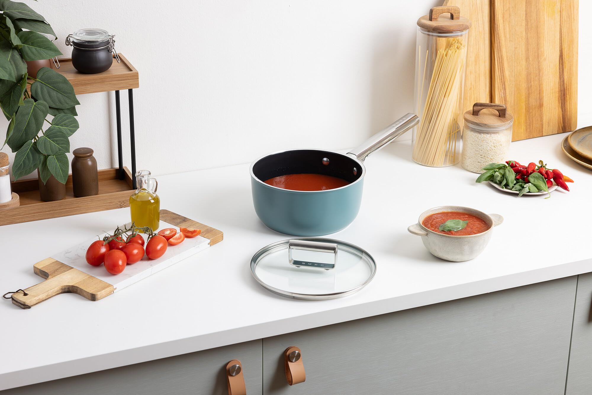 Smeg, Casseruola Antiaderente SPF2012BLM, Diametro 20 cm, Rivestimento Ceramico senza PFAS, Manico in Acciaio Inox, per Tutti i Piani Cottura, fino a 250° in Forno, Capacità 3,1 cl, Nero Opaco