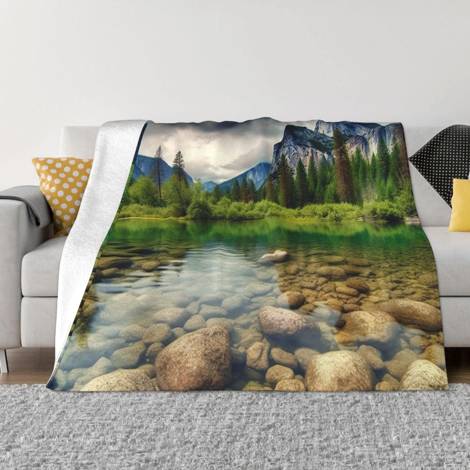 Couverture polaire imprimée grand lac pour cocooning sur canapé de salon