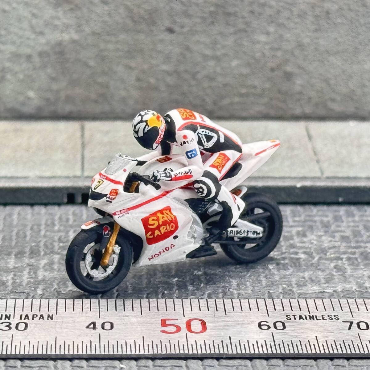 Amazon | 1/64 スケール MotoGP バイク ライダー セット