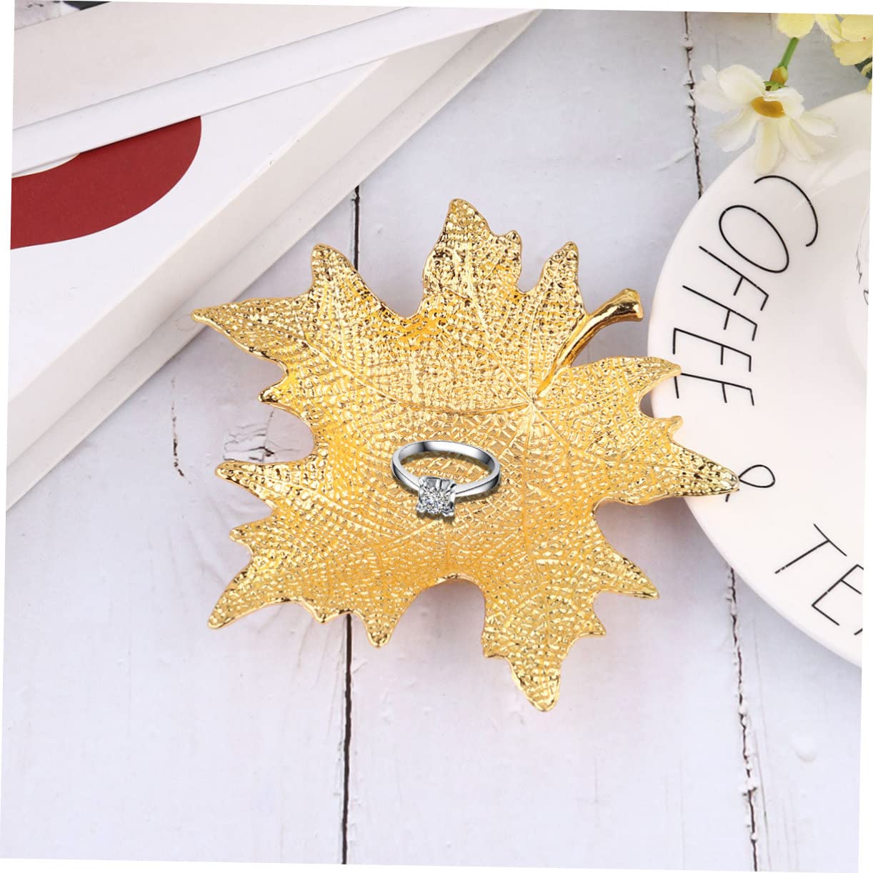 Vassoio Porta Fedi in Lega Dorata a Forma di Foglia D'acero, Organizer per Gioielli Creativo, Decorazione per Casa e Regalo di Natale