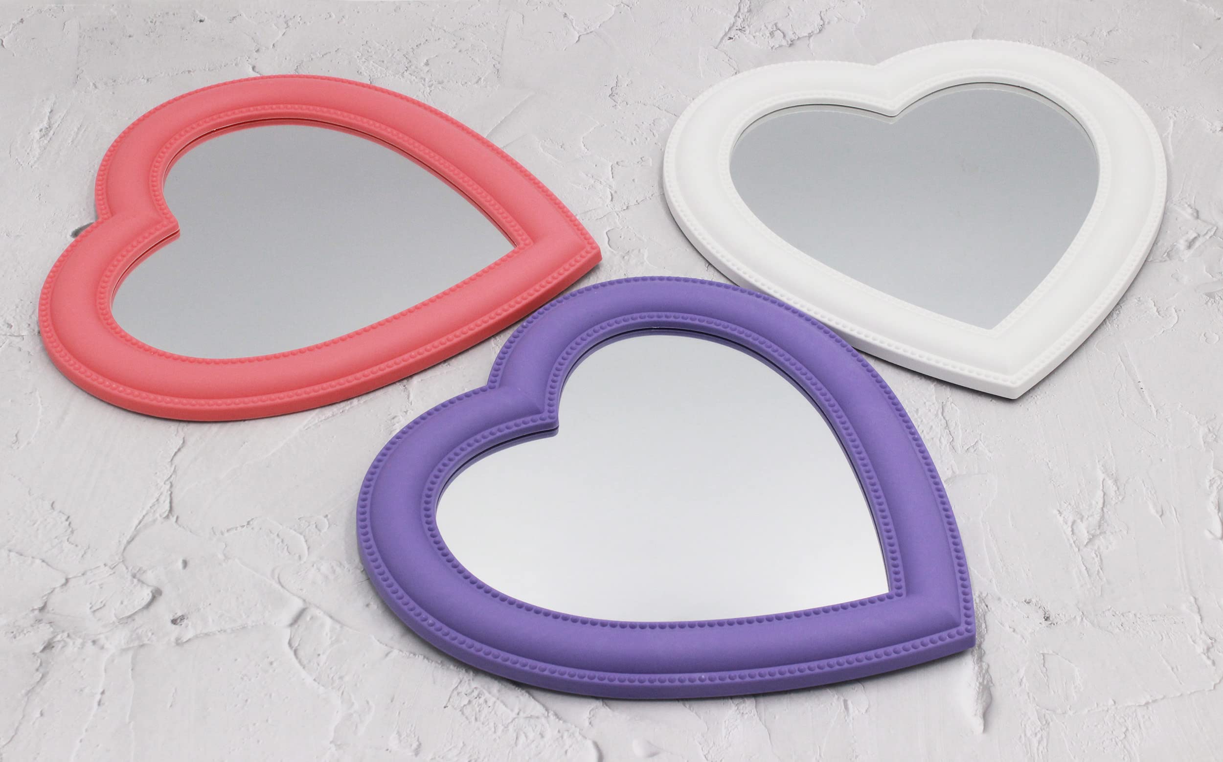 Specchietto decorativo con cornice a forma di cuore