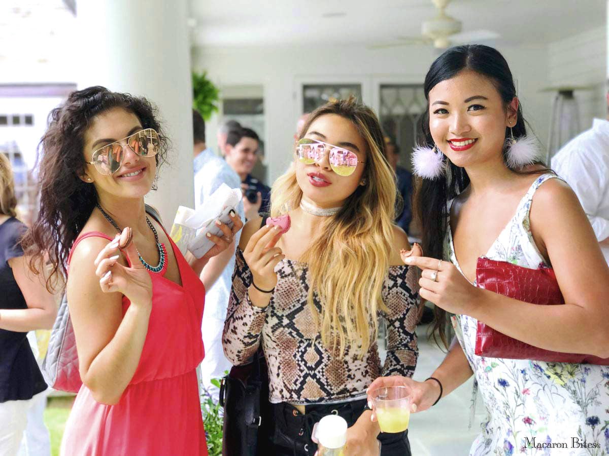 French Macarons Party Favors - 10 Pack (Blue & White) - Macarons - Mademoiselle de Paris Collections of 20 gourmet macarons Gift box - cookies are packaged for the perfect freshness