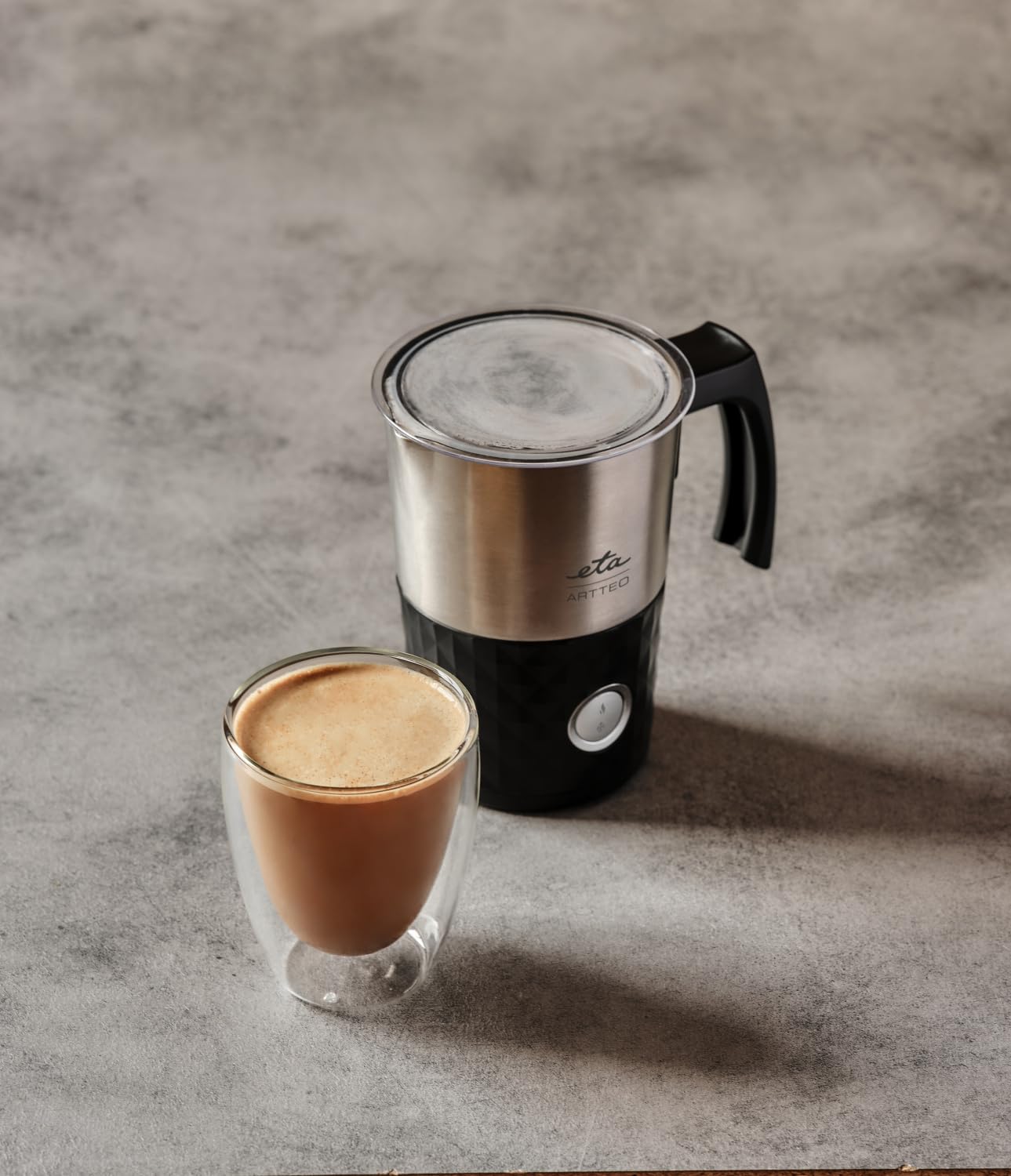 ETA Artteo Mousseur à lait électrique I 550 W I 300 ml I Revêtement antiadhésif I Pour mousse de lait chaude et froide I Chauffer le lait I Café, cappuccino, café au lait, cacao, café latte, latte