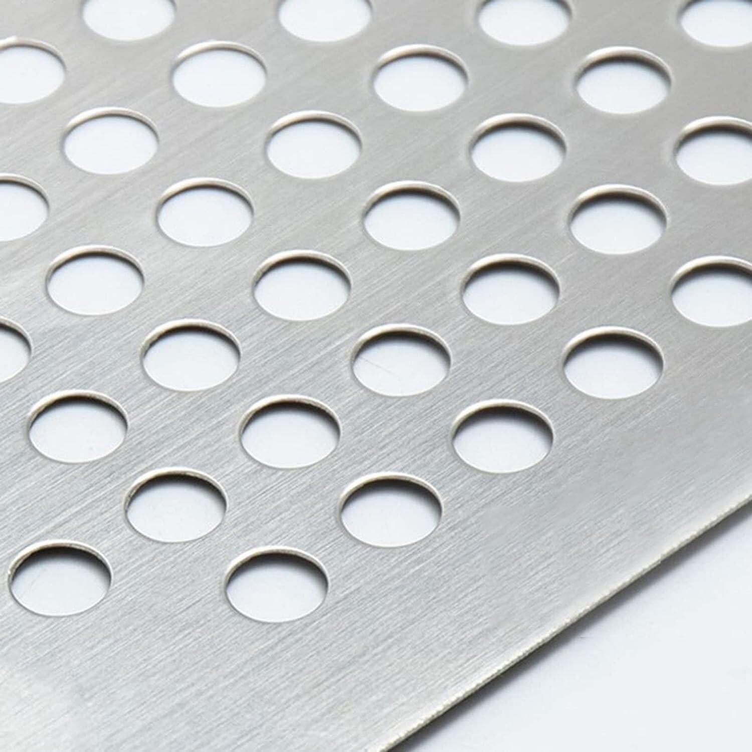 Plaque perforée acier inoxydable : grille de ventilation extérieure et panneau déco