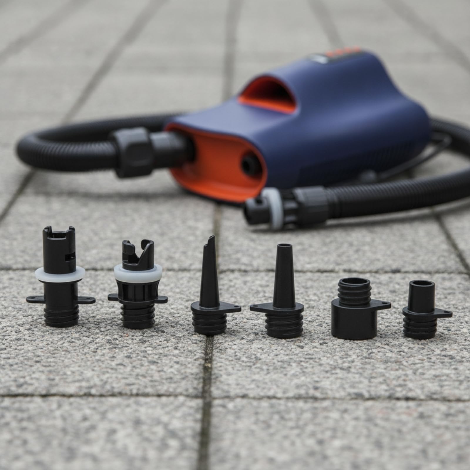 Pompe à Air Électrique Gonfleur Compresseur Gonflable Dégonfleur 12v Voiture avec Écran Numérique et Embouts Multiples en Plastique Adaptée aux, Modèle Amélioré HT-767-DPJ