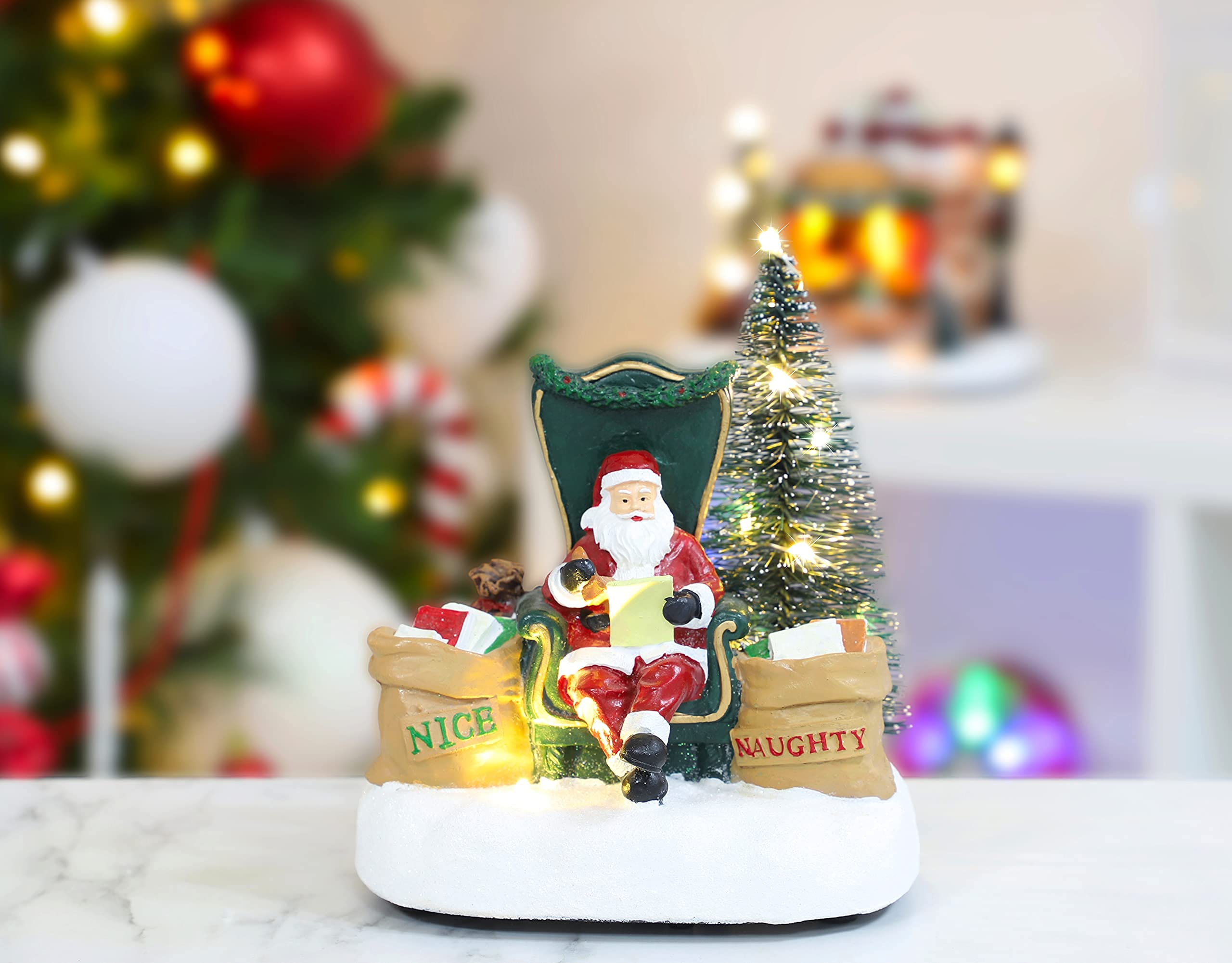 Christmas Concepts® 16cm (6.4") Père Noël lisant des Lettres Coquines et gentilles avec des lumières LED Blanches Chaudes - à Piles - Village de Noël
