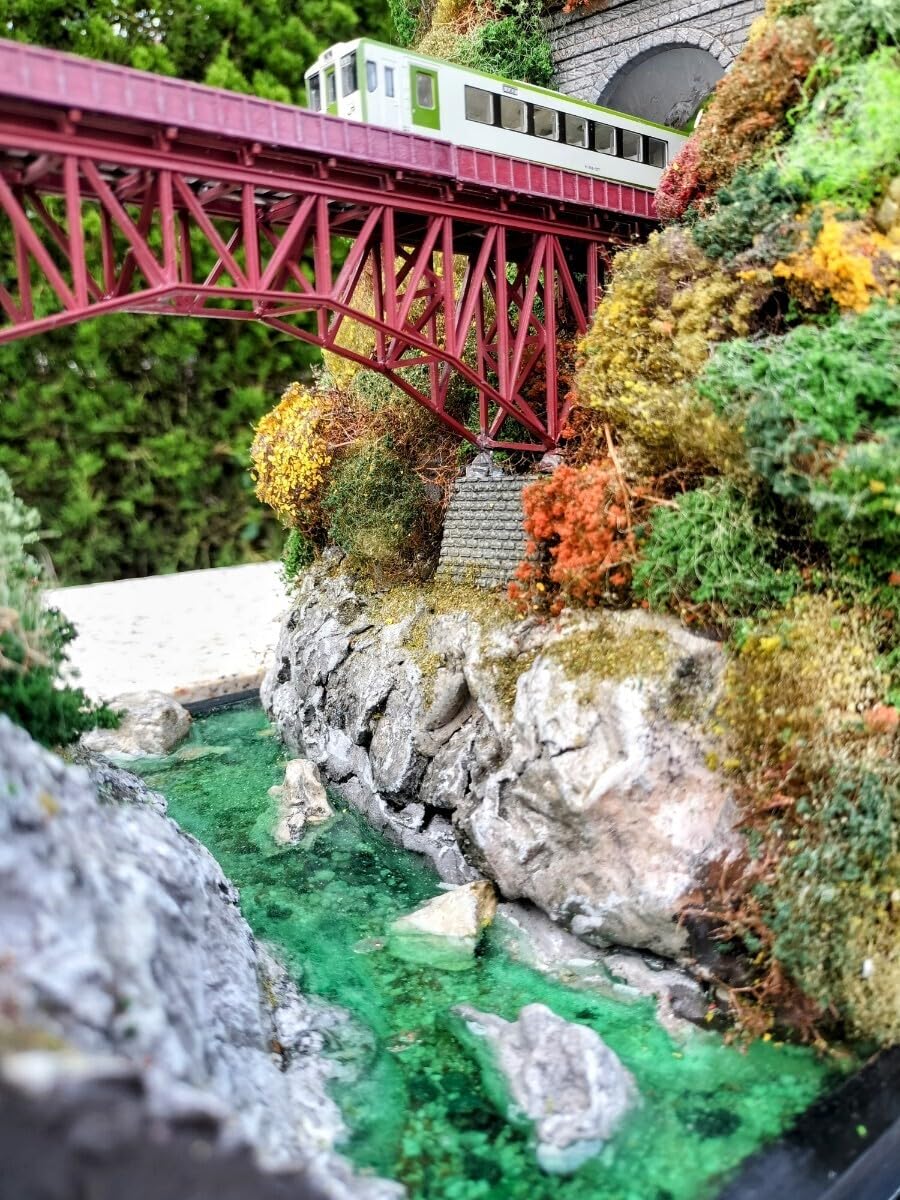 DDF製 精密ジオラマ 渓谷と赤いアーチ橋 ケース付き Nゲージ 【公式通販】