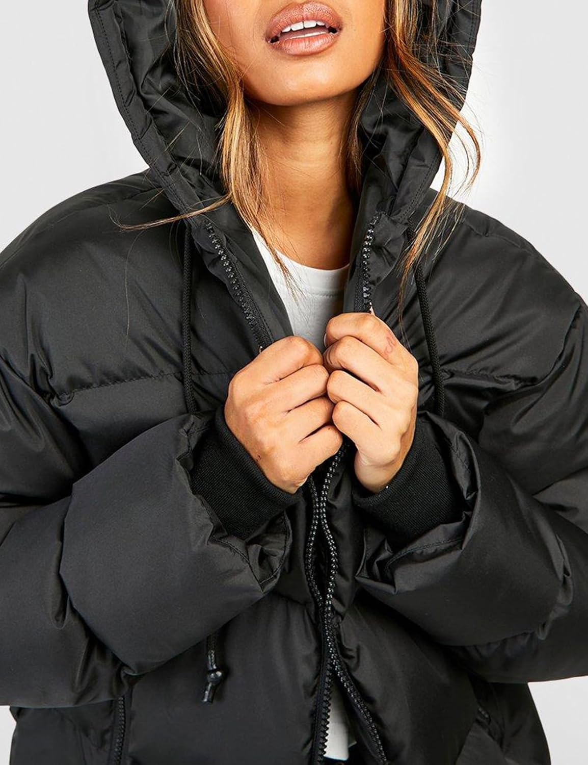 Yimoon Women's Cropped Puffer Jacket Lightweight Hooded Quilted Jacket Winter Warm Outerwear with Pockets - Image 3