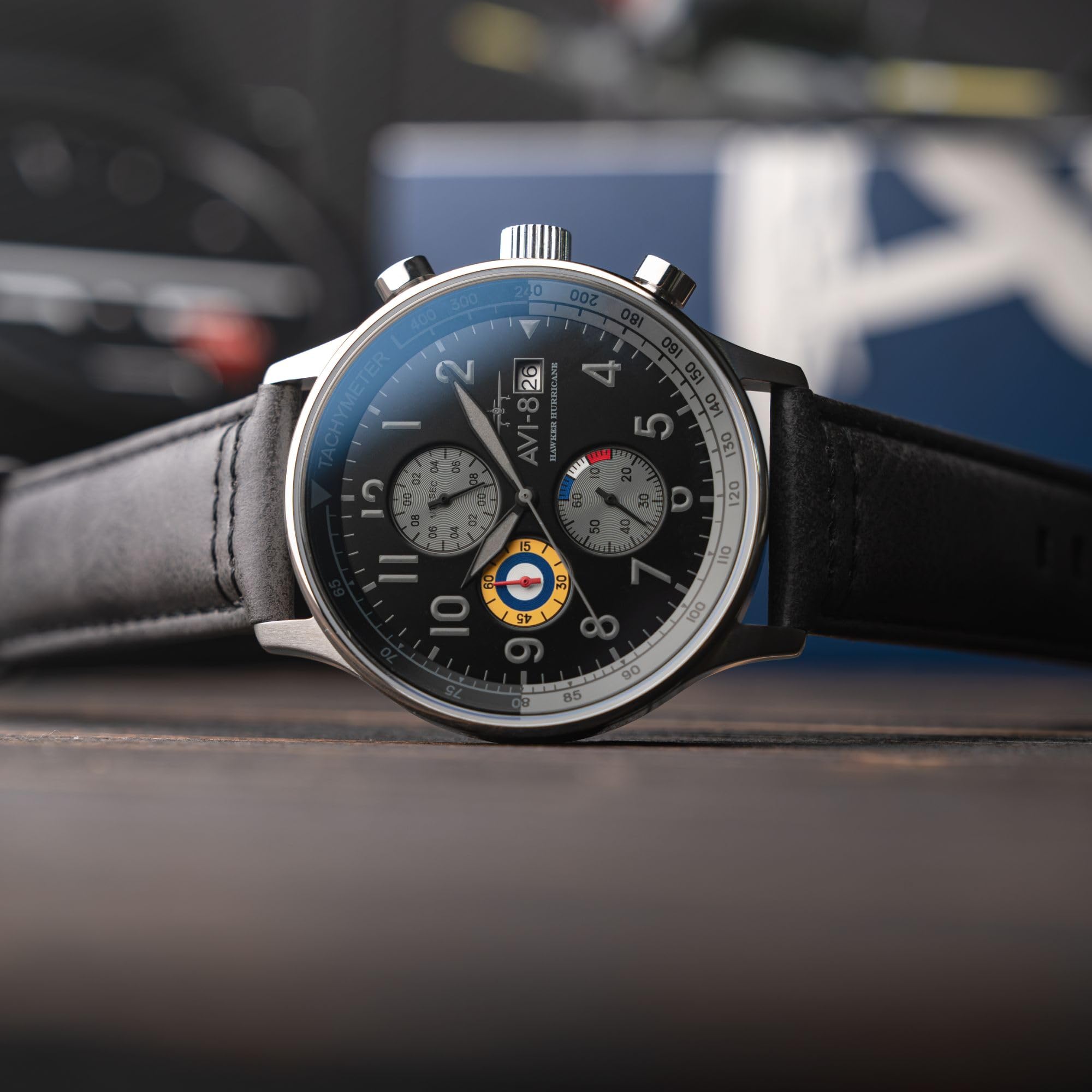 AVI-8 Hawker Hurricane AV-4011 - Reloj para hombre, caja de acero inoxidable de 42 mm, movimiento de cuarzo japonés, correa de piel auténtica, relojes para hombre, cronógrafo clásico, Gris y negro