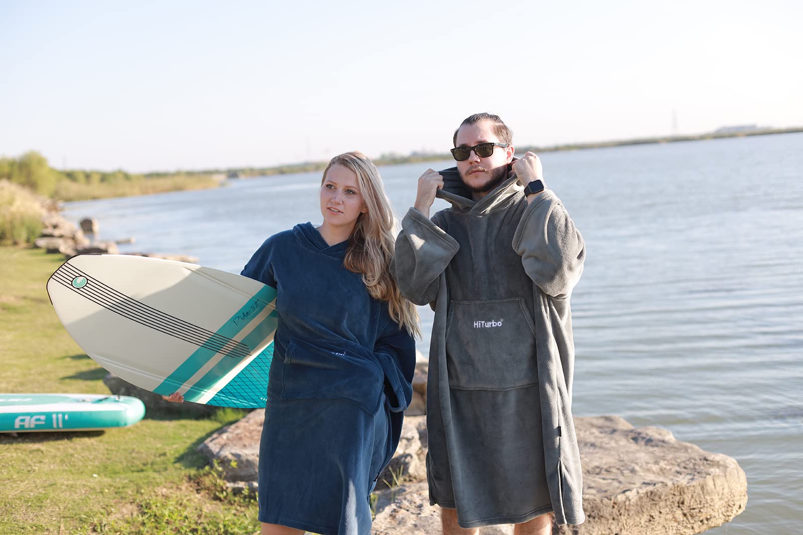 Hiturbo Bademantel, Damen Herren Robe, Unisex, Einheitsgröße, Warmer Weicher Fleece Mogenmantel mit Kaputze, für Strand, Schwimmbad, Zuhause