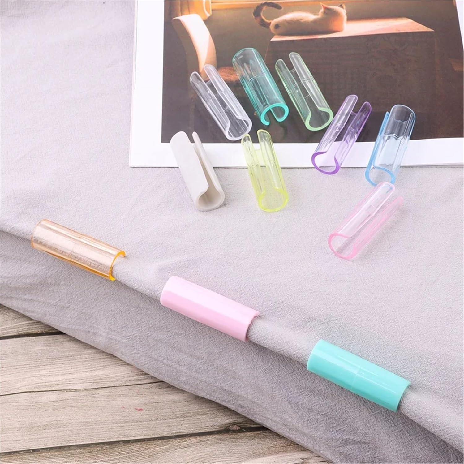 Duvet Clips 100Pcs BedSheet Clips Plastic Slip-Resistant Clamp Quilt Bed Cover Grippers Fasteners Mattress Holder(6)