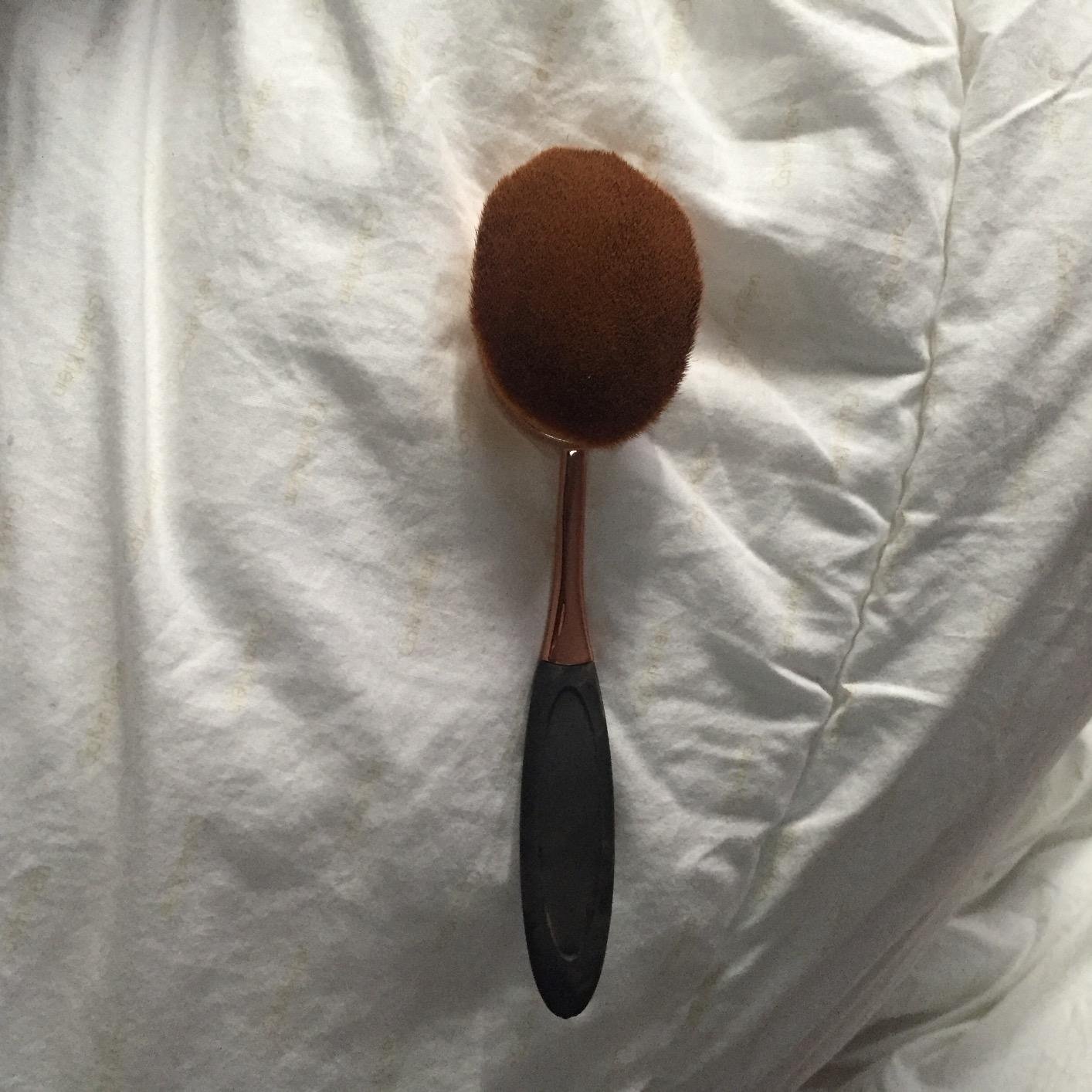 Yoseng Oval Foundation Brush Second Largest Toothbrush Makeup Brushes Fast Flawless Application Liquid Cream Powder Foundation Sunscreen(Medium)