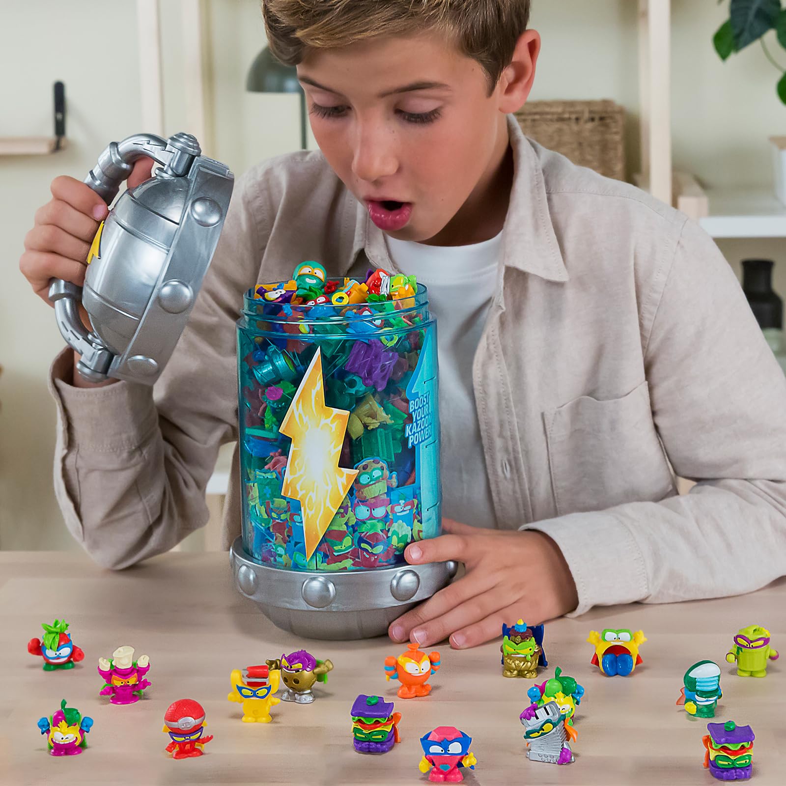SUPERTHINGS KAZOOM Power – Carry Case. Cápsula en Forma de Kazoom para Transportar y almacenar Tus Superthings. Incluye 1 Carry Case, 8 Figuras Sorpresa, 1 Hideout y 1 Megajet — view 5