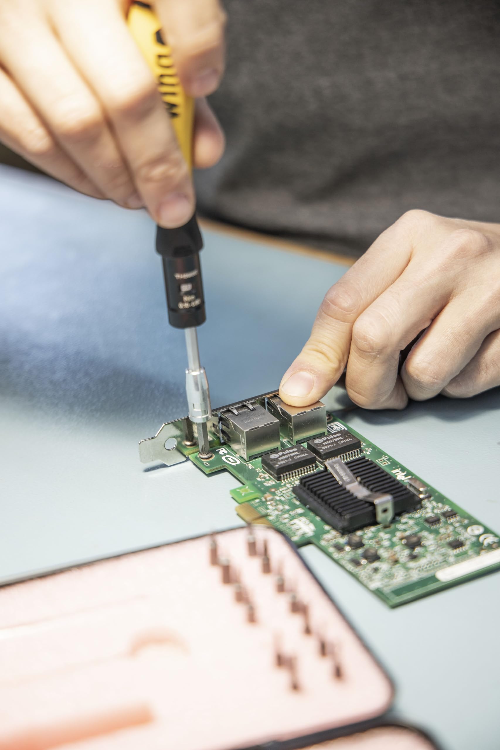 WIHA WERKZEUGE GMBH Juego de destornilladores dinamométricos TorqueVario®-S Micro ESD 0,1-0,6 Nm en surtido de 18 unid., con limitación del par de apriete de ajuste variable, en caja