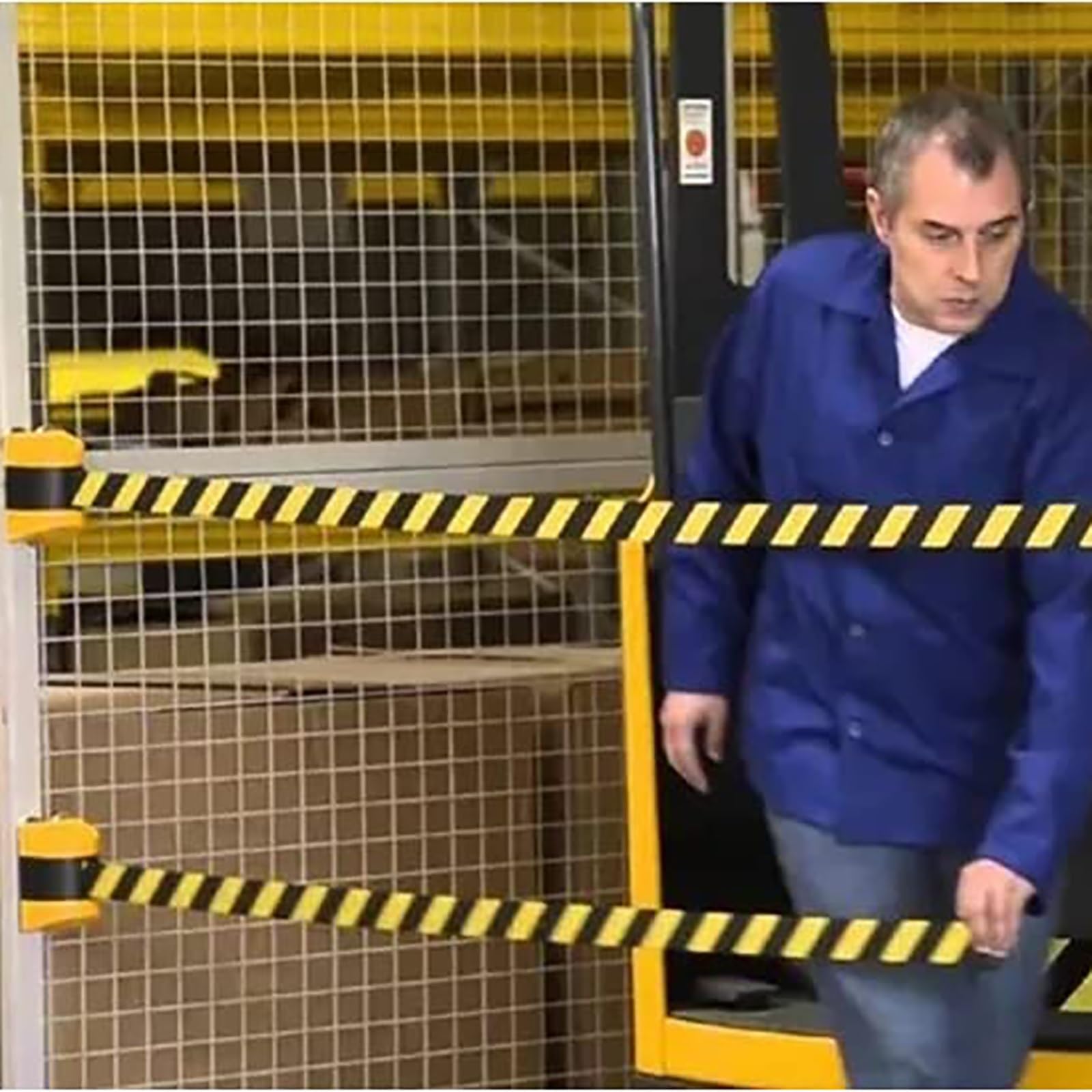 Wysuwana bariera pasowa, kontrola tłumu na ścianę, rozdzielacz linii 3M do kolejek, zarządzanie parkingiem zewnętrznym, łatwa instalacja i trwała konstrukcja