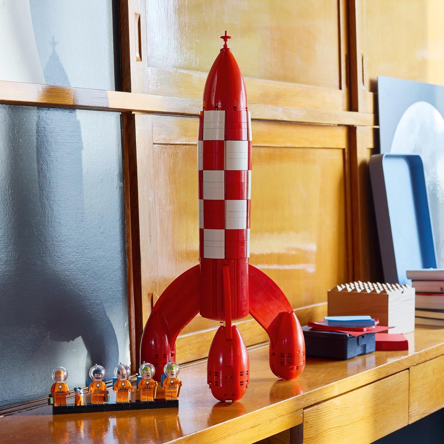 LEGO Ideas Die Mondrakete von Tintin - Raumschiff Modellbau für Erwachsene - Set zum Ausstellen mit 5 Minifiguren und der Hundefigur Struppi für DIY Deko - Geschenkidee für Fans - 21367