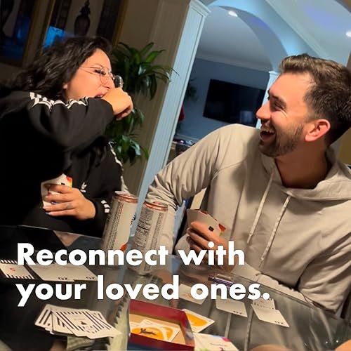 Miniatura 8 de Un juego de cartas impulsado por cachorros que reúne a las personas para ladrar, gruñir y aullar con risa. para adultos, familias, adolescentes y