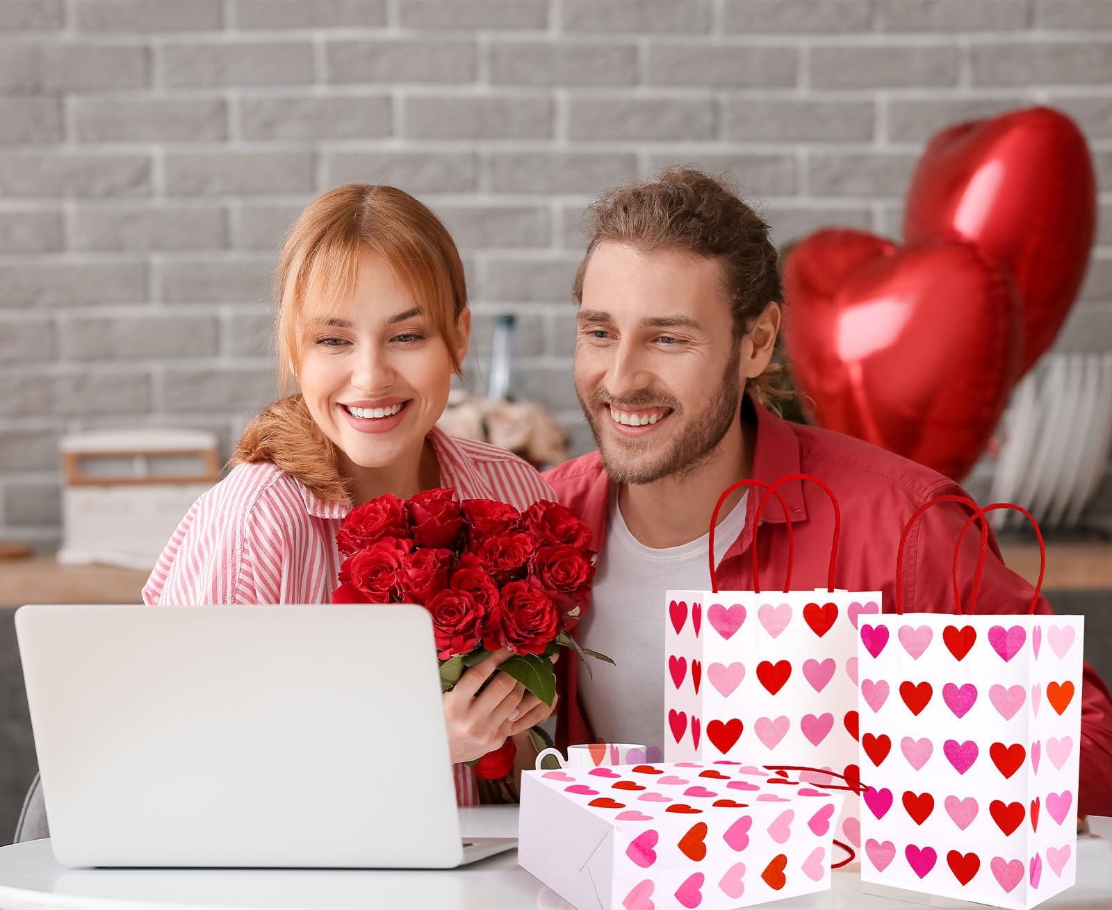 FYSUIMU 24Pcs Valentine' s Day Paper Gift Bags Red Pink Love Heart Candy Goodie Bags with Handles for Wedding Anniversary Mother' s Day Birthday Party Favors