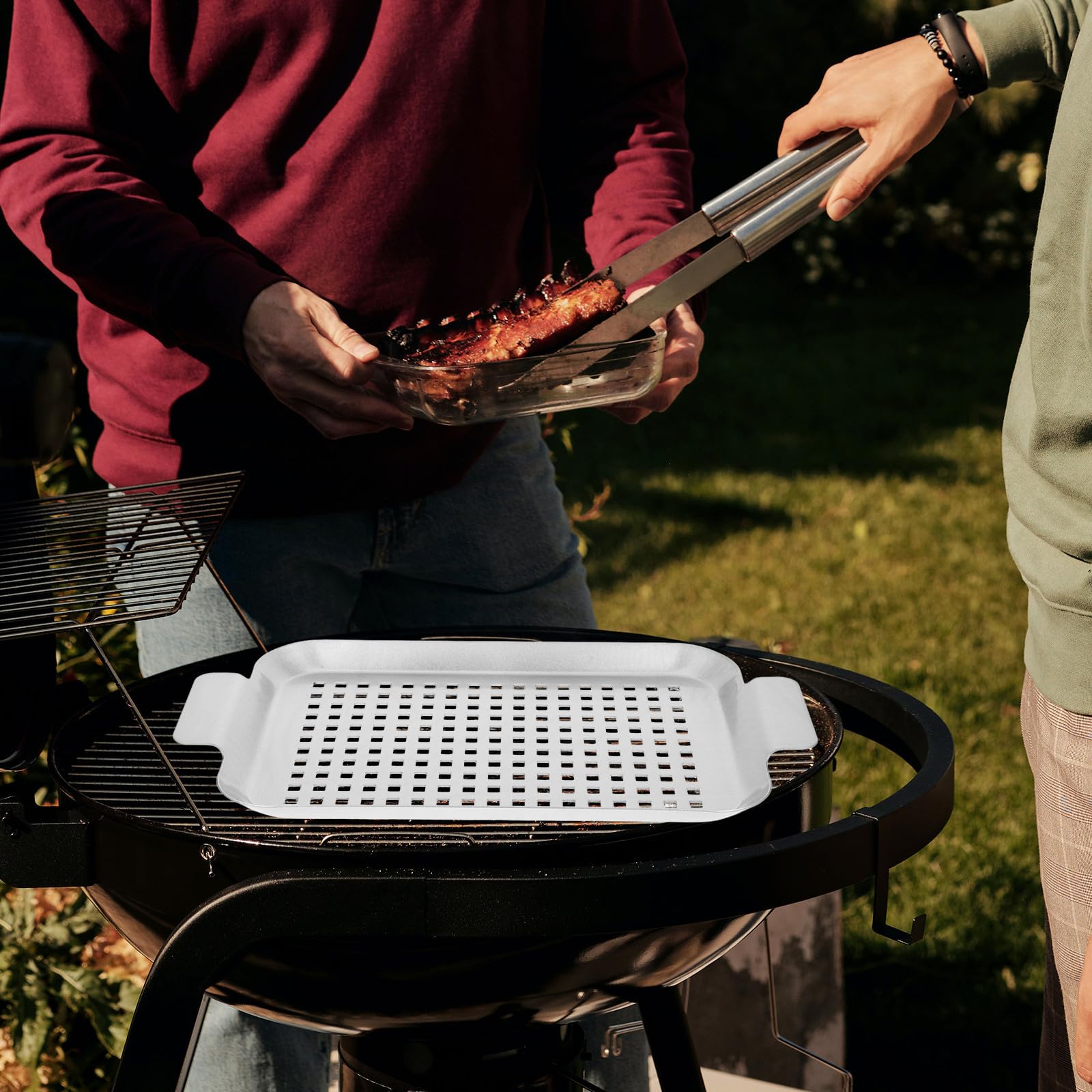 Grillschale Edelstahl mit Perforiertem Design und Robusten Griffen Backblech für Gasgrill zum Grillen von Gemüse und Fleisch im Outdoor Camping