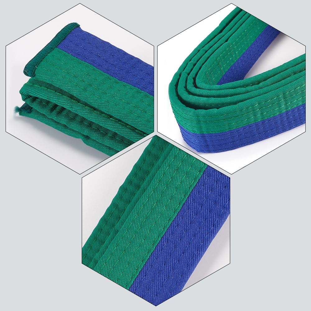 Les Arts Martiaux Ont Coloré Les Ceintures Sur Fond De Bois. Image