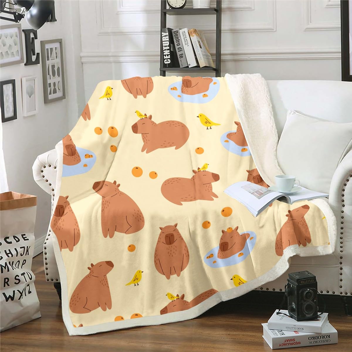 Homewish Capybaras Vlies Decke 130x150cm Nette Braune Capybaras Fuzzy Decke für Kleinkinder Teens Jugend, Cartoon Vogel Capybara Orangen Werfen Decke für Bett Couch, Gelb Braun…