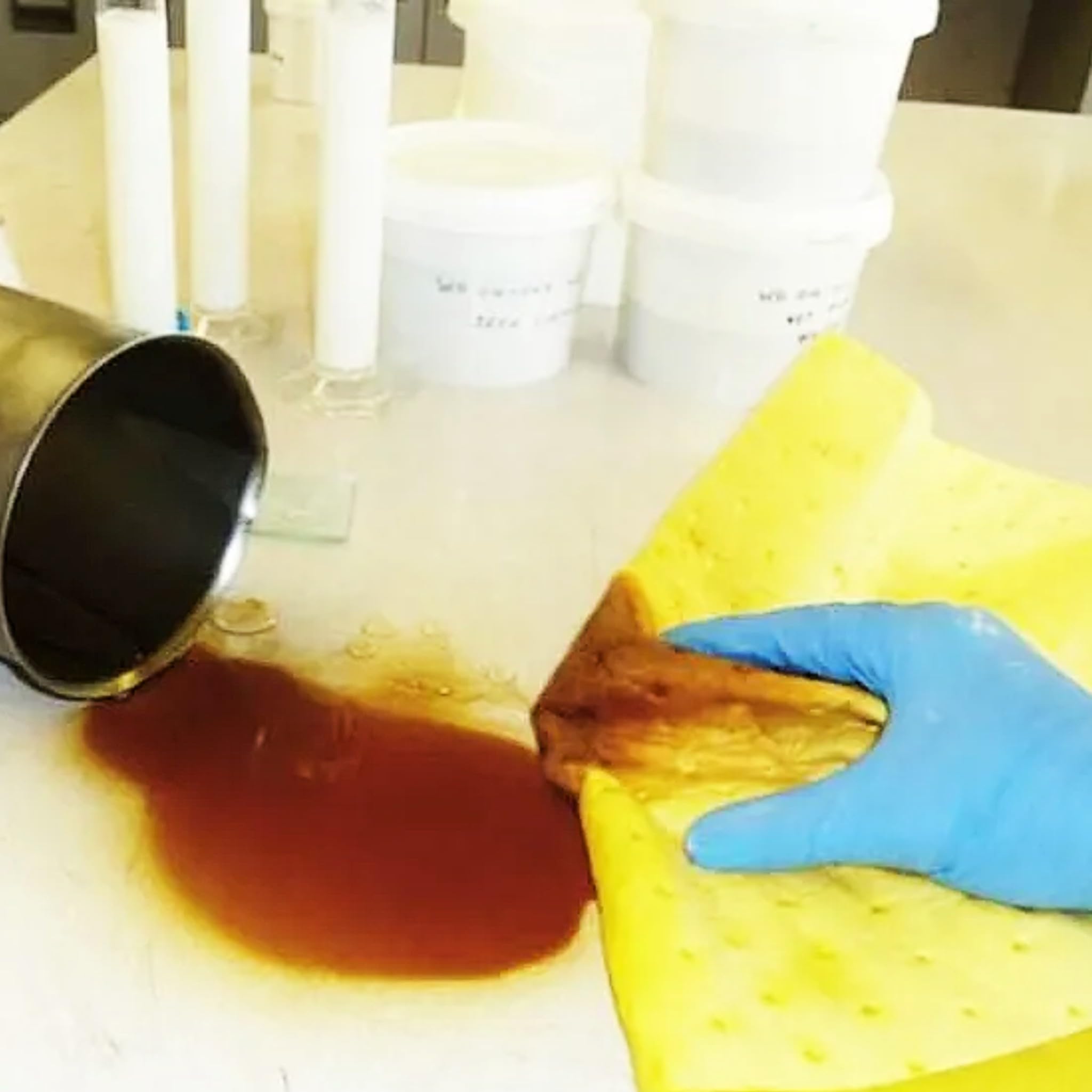 Bricoloco Bayetas absorbentes industriales de alta resistencia, para limpieza y prevención de derrames químicos en talleres y laboratorios. Absorbedor de agua, aceites, hidrocarburos y químicos. (10)