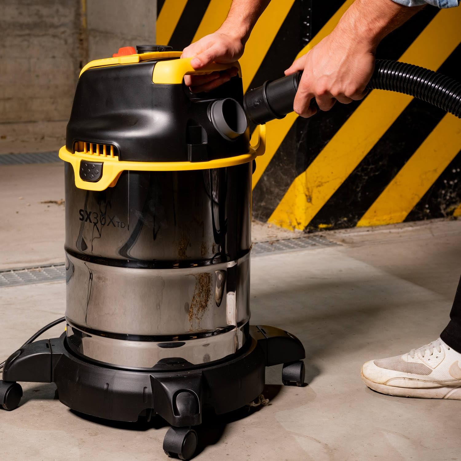 STANLEY Aspirador Multiuso SXVC30XTDE de sólidos y líquidos con Toma para Herramientas eléctricas integrada (1600 W, 30 L)