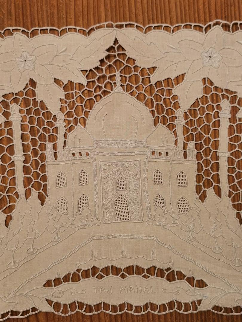 アンティークレース刺繍ランナー タージ・マハル ミュージアムピース 美術館所蔵級 Amazon.co.jp: アンティークレース刺繍ランナー タージマハル