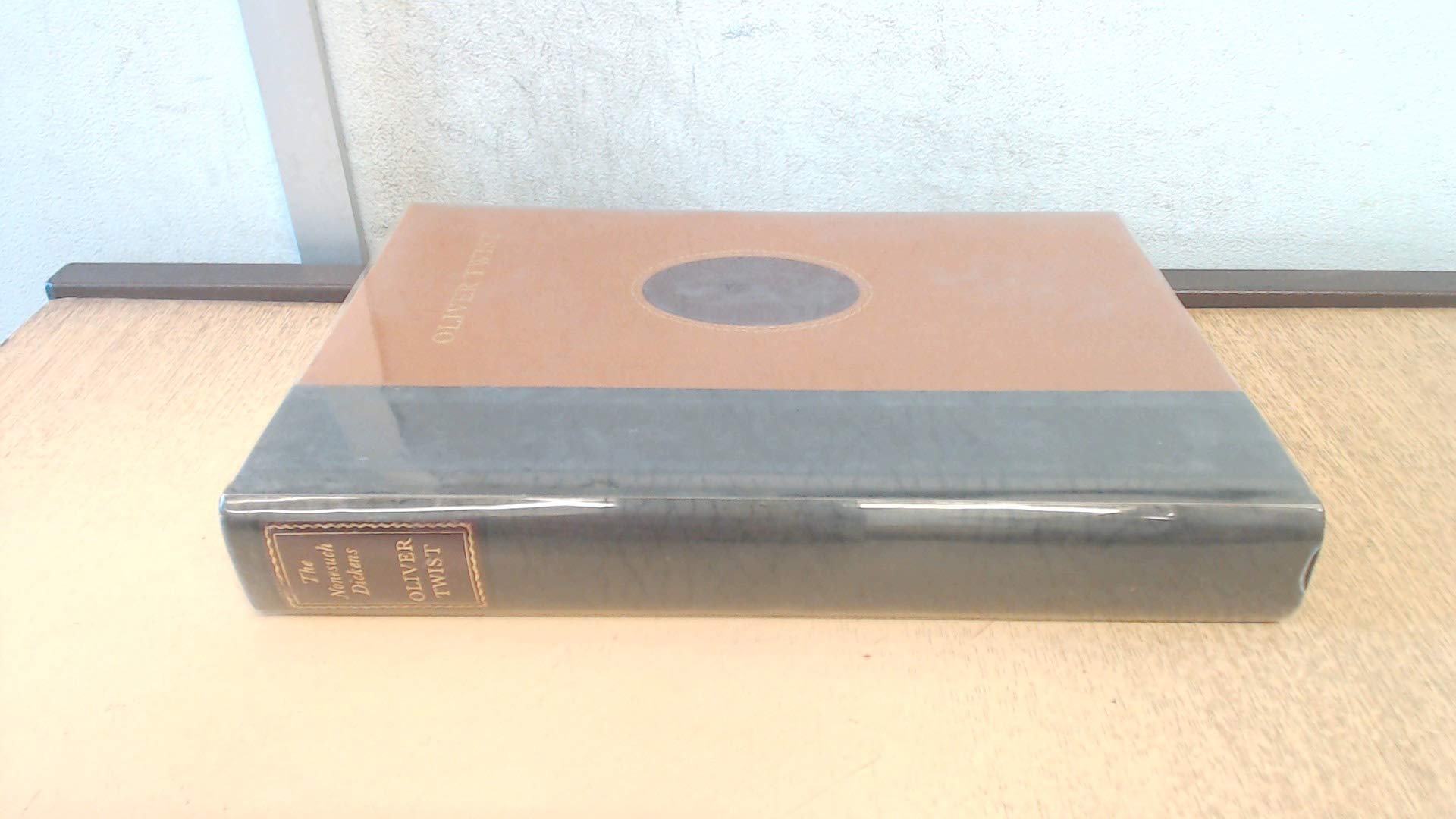 Buy Oliver Twist (Nonesuch Dickens) — BookShops.in