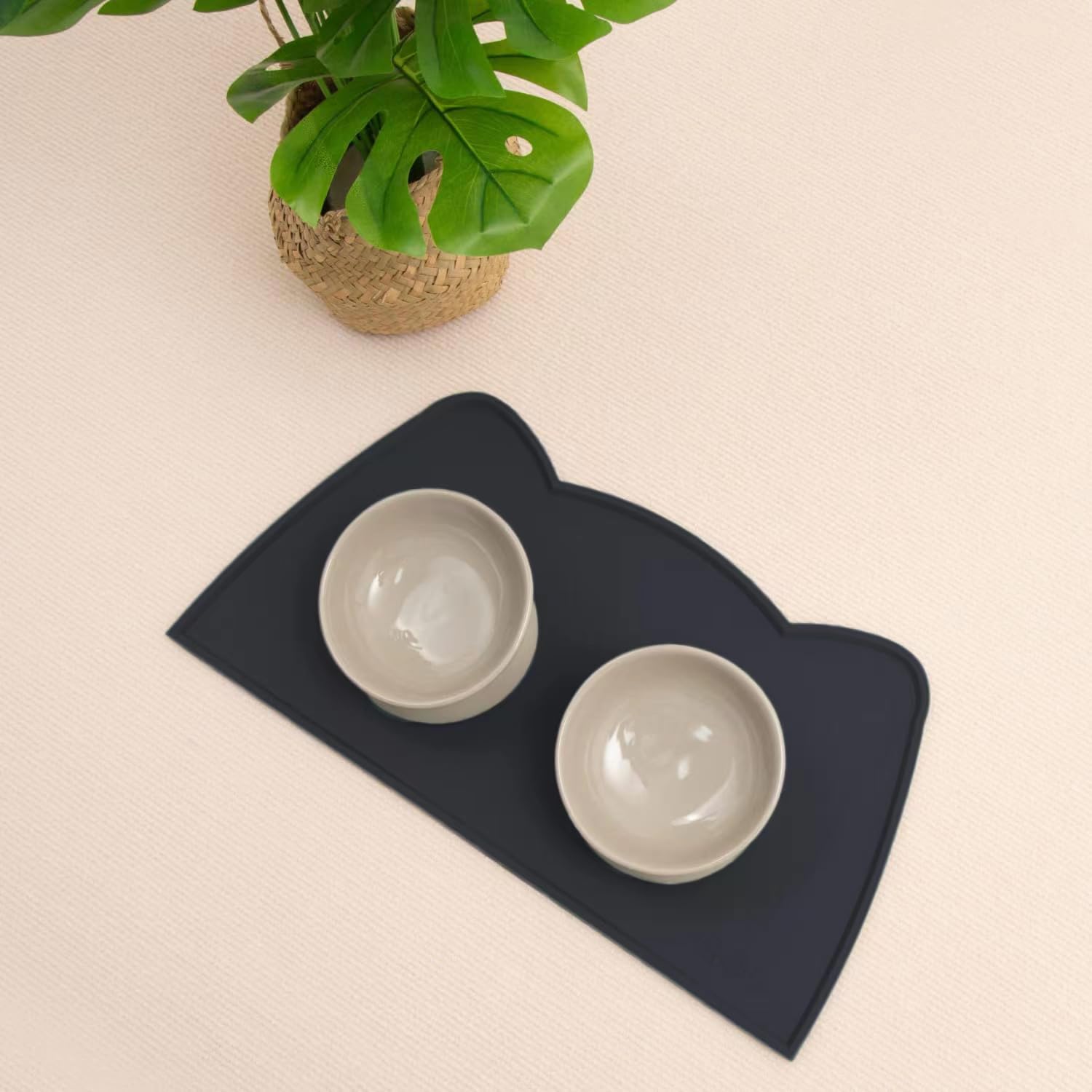 OHMO Piccole Tappetino Ciotola per Cani e Gatti in Silicone, Impermeabile Antiscivolo a Prova di Fuoriuscita per Cibo e Acqua, Facile da Pulire, 46x25cm, Nero