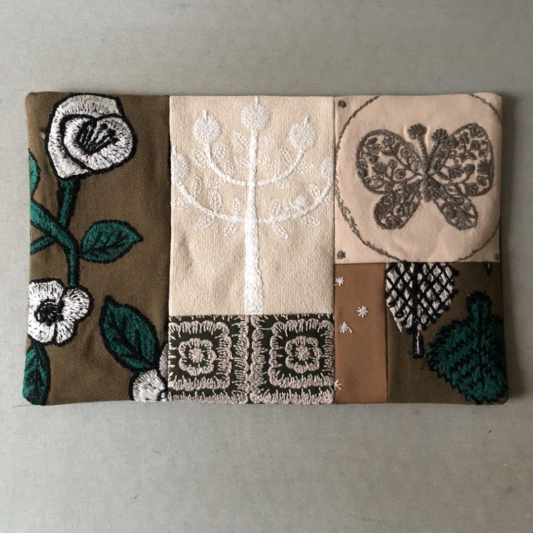 ミナペルホネン 生地使用swing camellia パッチワークポーチ ミナペルホネン 生地使用swing camellia パッチワークポーチ