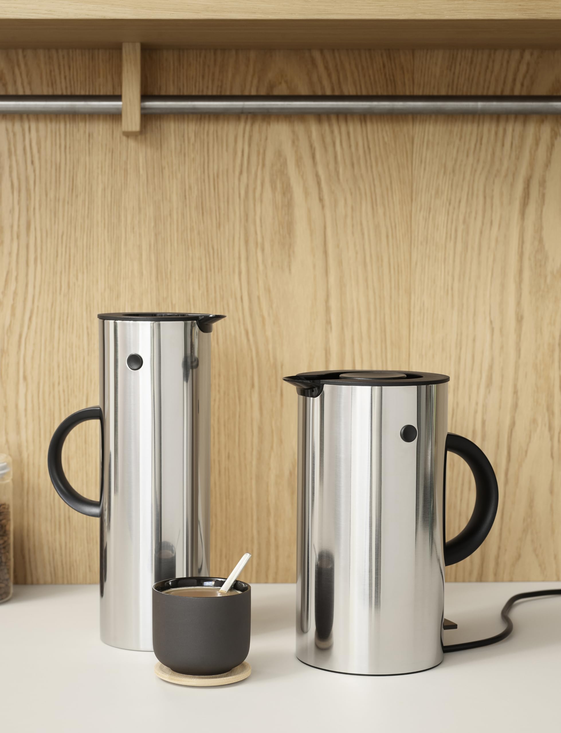 Stelton Hervidor de agua EM77 - Hervidor eléctrico, hervidor, tetera - ebullición rápida, bajo consumo de energía, filtro de cal extraíble, interruptor de seguridad - 1,5 litros, acero, enchufe