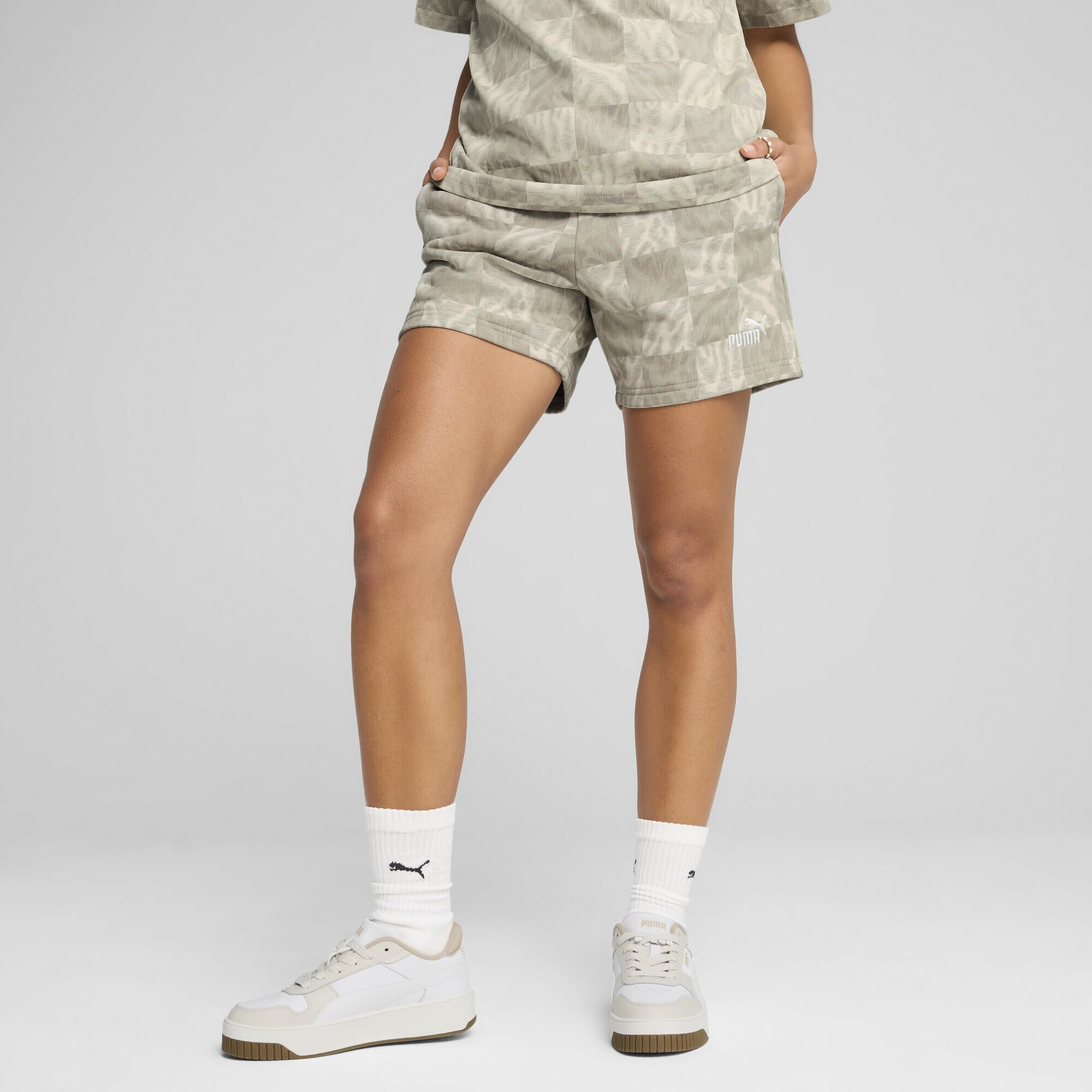 PUMA Ess Graphic Mid-rise Aop Shorts 5" - Szorty z dzianiny Kobiety