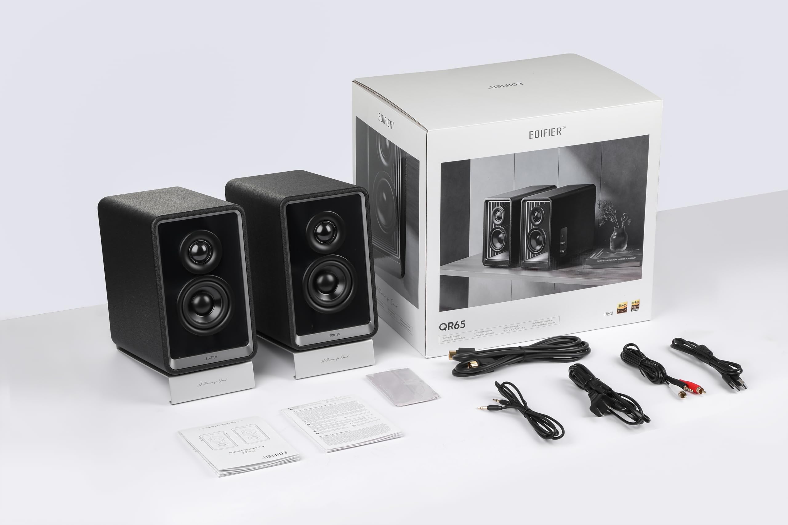 Edifier QR65 - Altoparlanti per monitor attivi, 70 Watt, con effetti di luce RGB, 3 porte USB TurboGaN di ricarica rapida e uscita subwoofer, nero