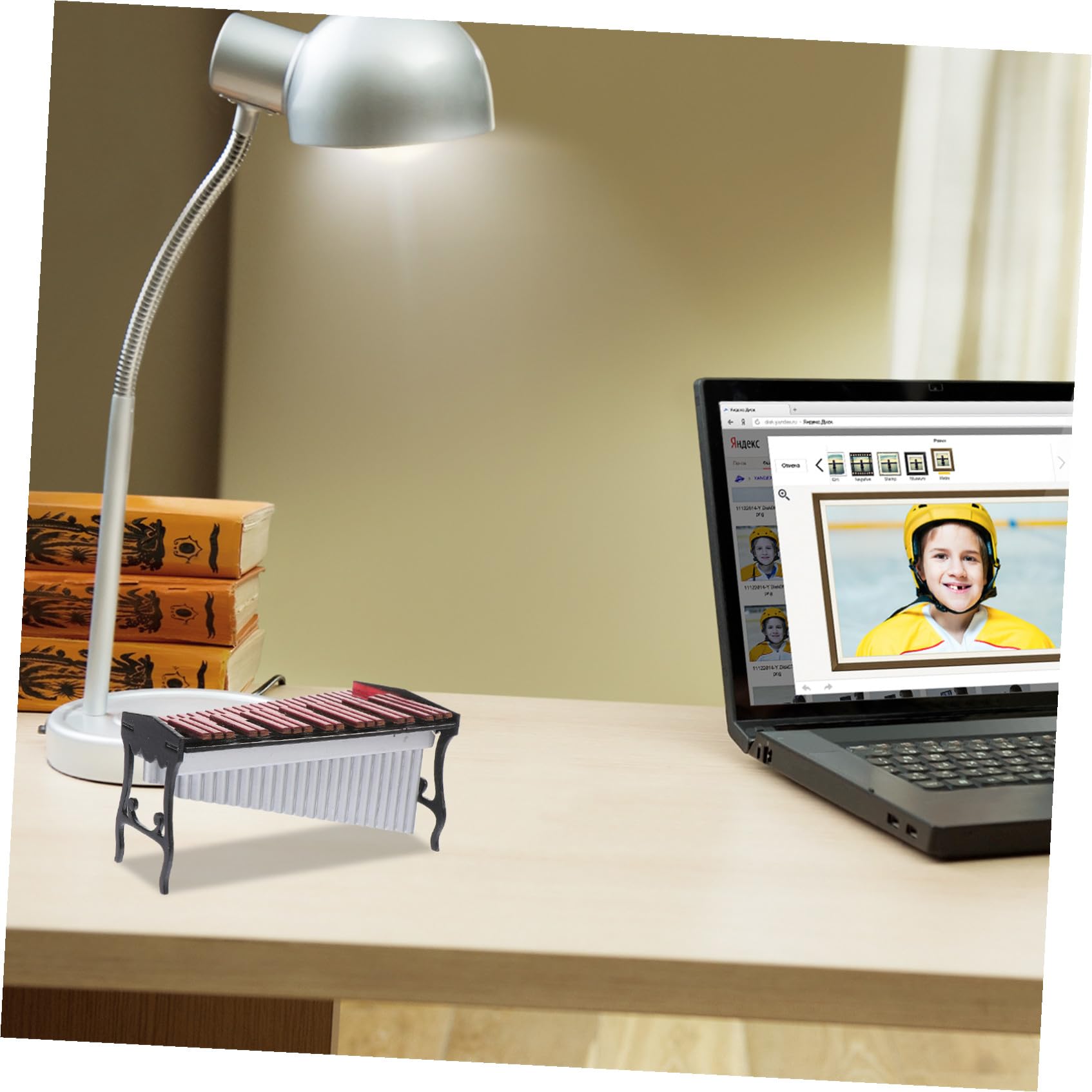 UPKOCH Decorazione Miniatura Marimba in Resina Naturale Forma Realistica per Mini Casa, Effetto Decorativo per Amanti della Musica Scatola di Conservazione