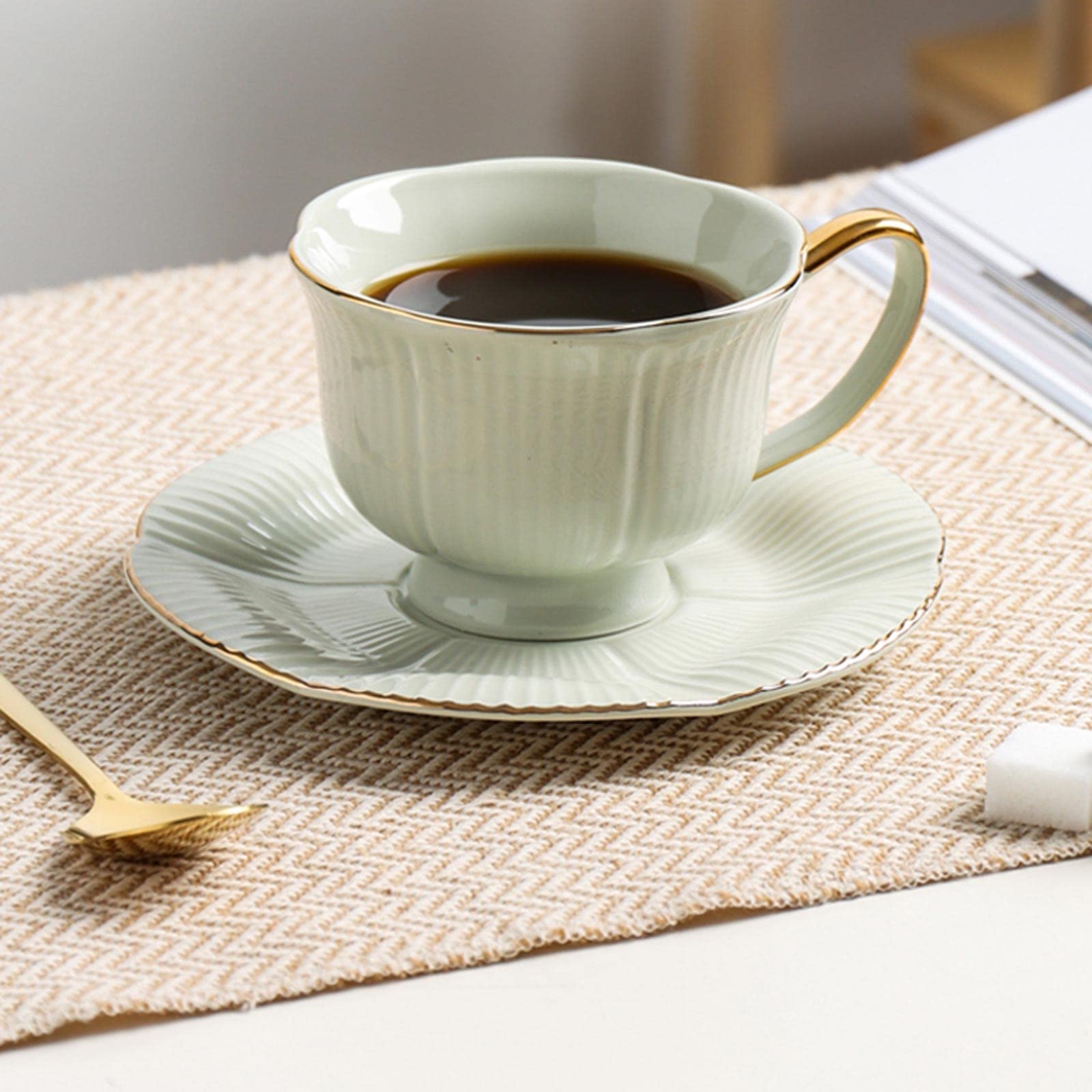 Kubek 200 ml Ceramiczny kubek do herbaty Mleko Filiżanka do kawy z filiżanką i spodkiem i złotą łyżeczką do kawy zestaw kubków do kawy (B)