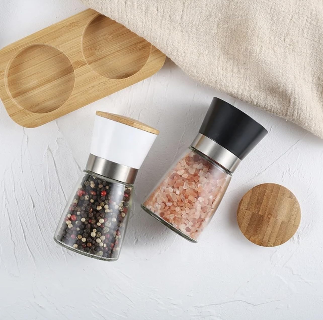 Salz- Und Pfeffermühlen Set Schwarz - Keramikmahlwerk Mit Magnetverschluss Und Holzuntersetzer