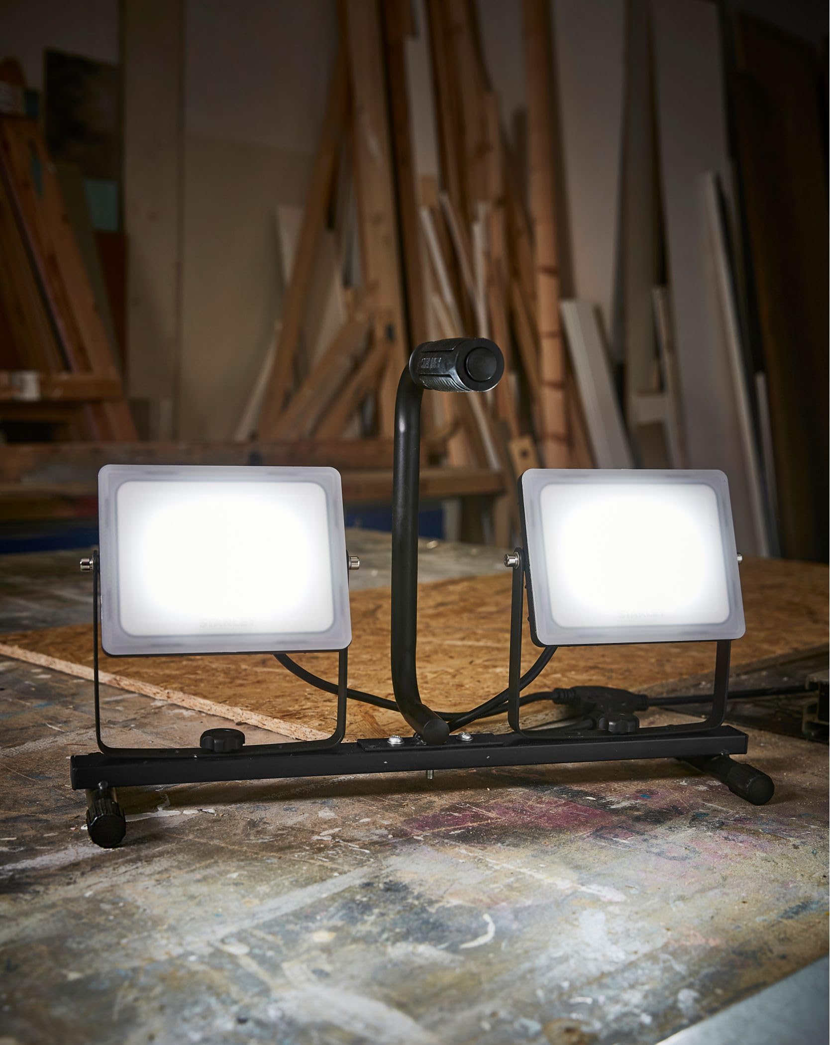 Stanley SXLS37952E 2 x 30w Twin LED Luz de Trabajo 230V, IP65, 4000K