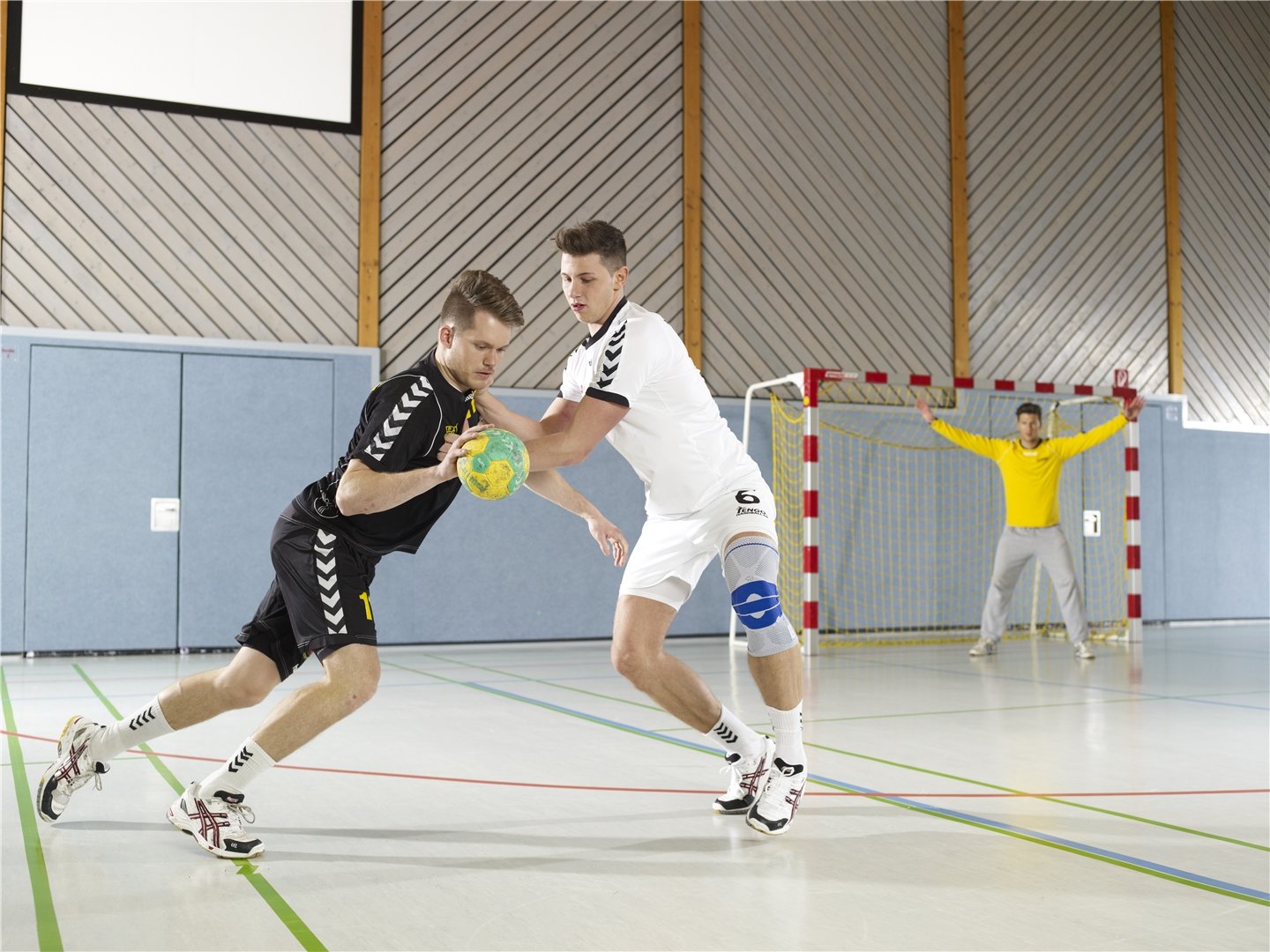 BAUERFEIND GenuTrain gepolsterte Kniebandage
