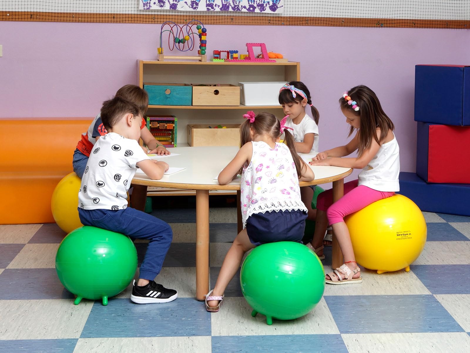 GYMNIC Sit’n’Gym Jr. Palla da seduta gonfiabile con piedini per bambini, ideale per postura corretta, concentrazione e benessere a scuola e a casa