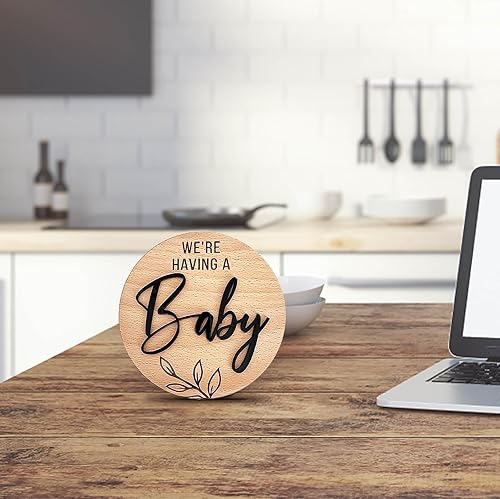 Miniatura 6 de Letrero de anuncio de embarazo con texto en inglés "We Having a Baby" Disco redondo de anuncio de madera con letras 3D negras decorativas para