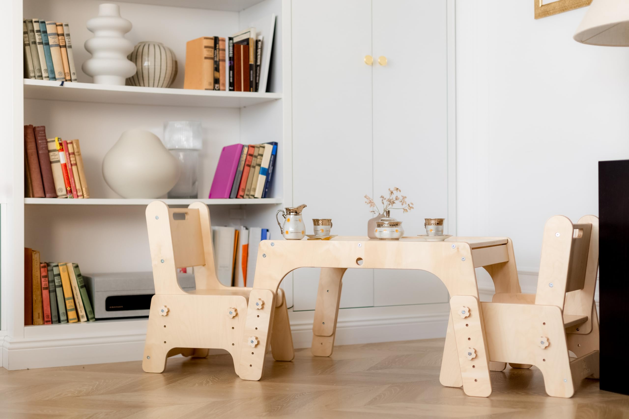 Mitwachsender Kindertisch DORI – Montessori Tisch aus Birkensperrholz, höhenverstellbar 35-43 cm, nachhaltiger Holztisch für Kinder von 1-5 Jahren, hochwertiger Kindermöbel, Farbe: Natural