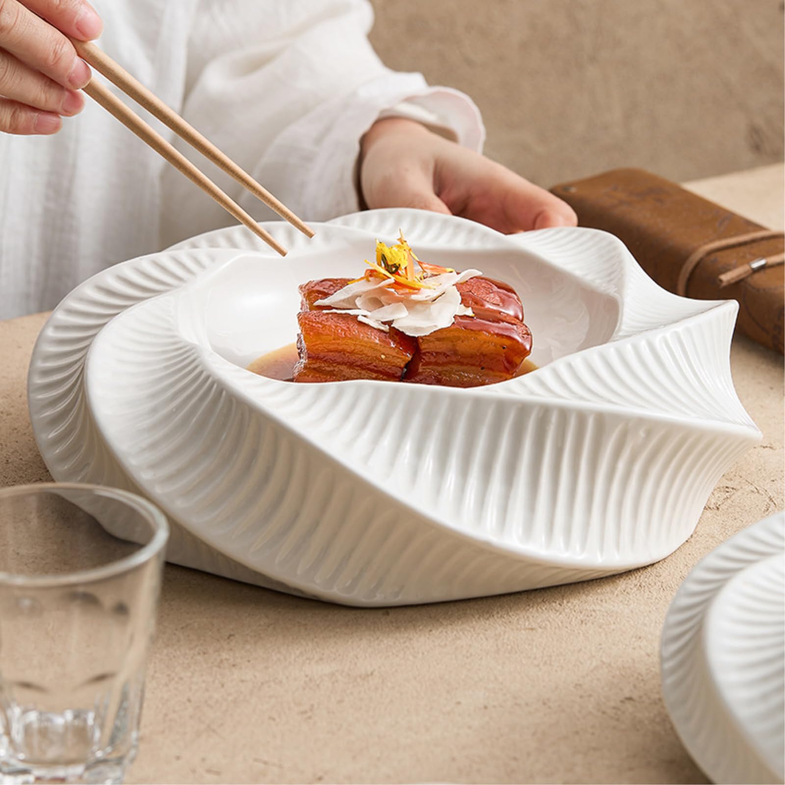 Plato de postre creativo de hotel con patrón roscado de 8 pulgadas