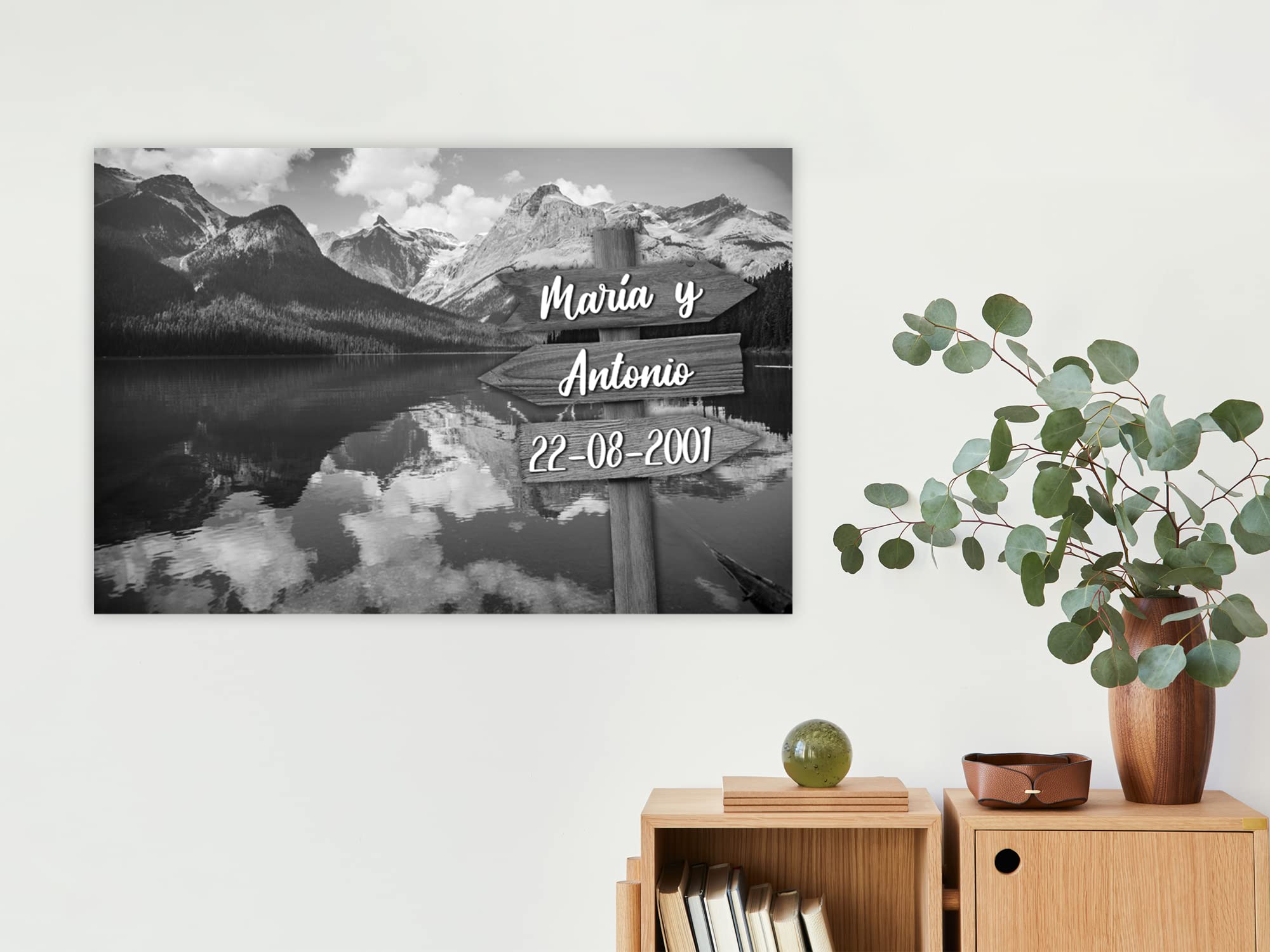 Oedim Cuadro Paisaje Montaña con Nombres Personalizado Blanco y Negro, Diseño con 3 Flechas, Fabricado en Madera, 40x30cm, Cuadro Original, Resistente y Económico