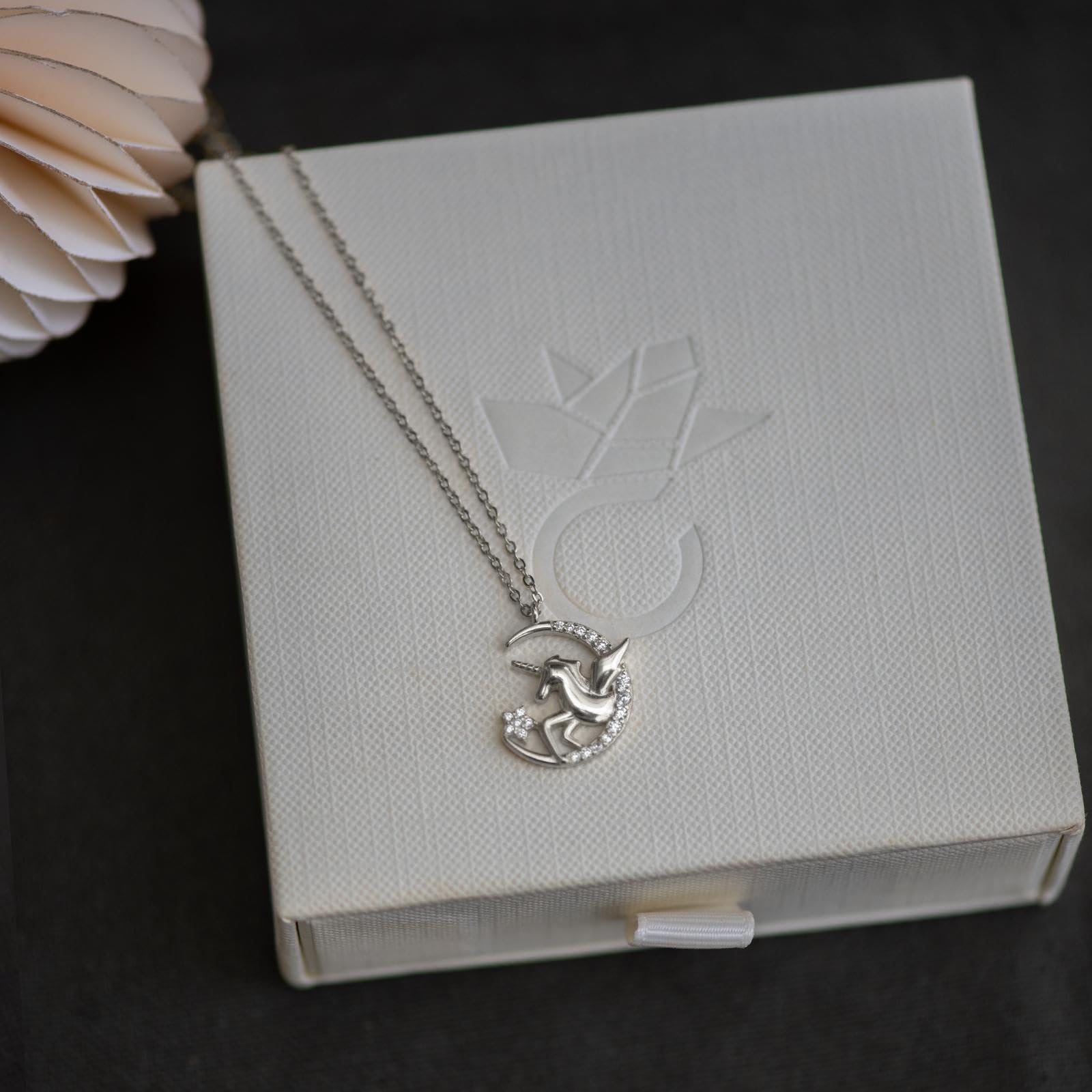 Einhorn Kette Mädchen Silber 925 / Gold vergoldet - Kinder Schmuck Geschenk zum Geburtstag Einschulung Weihnachten - Geschenke für Tochter Enkelin Nichte 4 5 6 7 8 9 Jahre - Halskette Einhorn-Anhänger