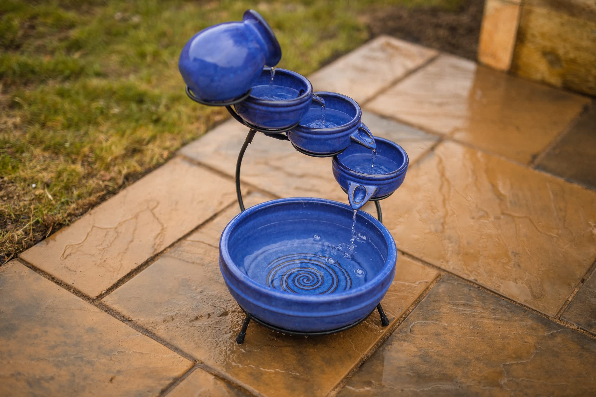 Garden Mile Fontana solare a cascata da 49 cm, a 5 ripiani, in ceramica, a bassa tensione e facile installazione, cascata da giardino per terrazze, regali, prati e decorazioni per esterni